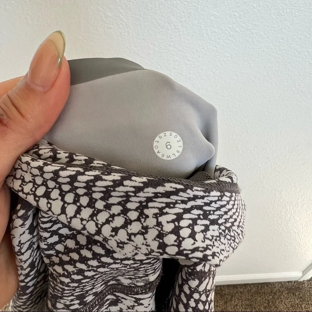 Lululemon- In Movement Crop Everlux 19” In Swerve Vapor Metal Gray -6
